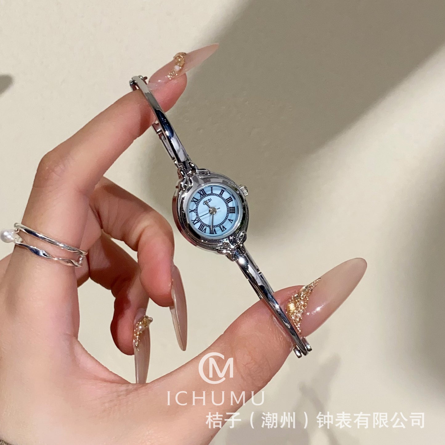 A Goldie watch women's light luxury niche women's small bracelet student small dial literature and art