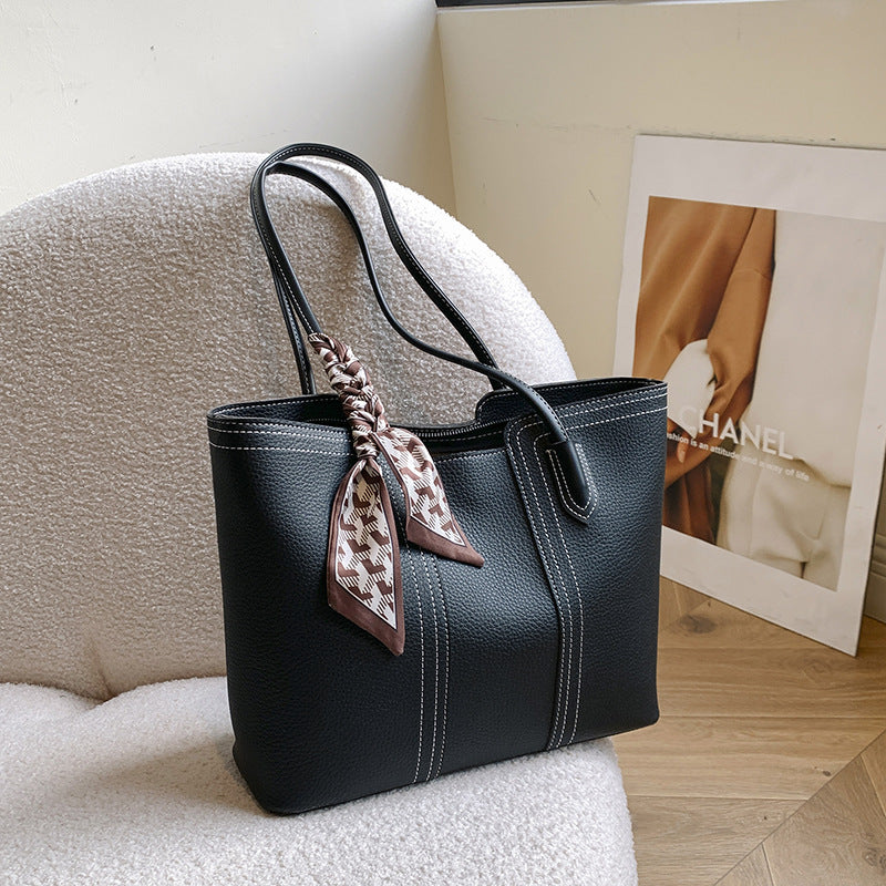 A shoulder bag handbag