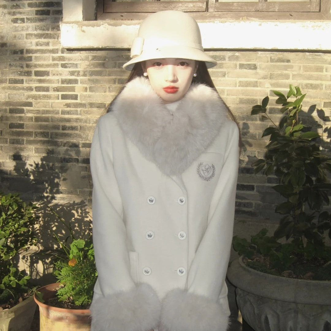 A lady's hat