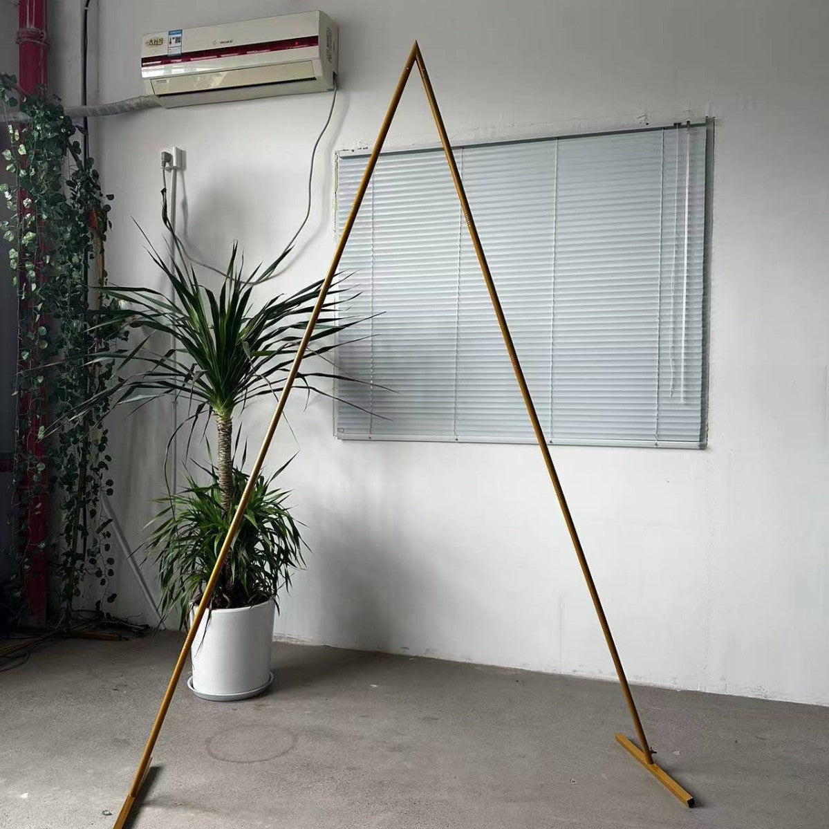 A Arch flower stand arc bracket