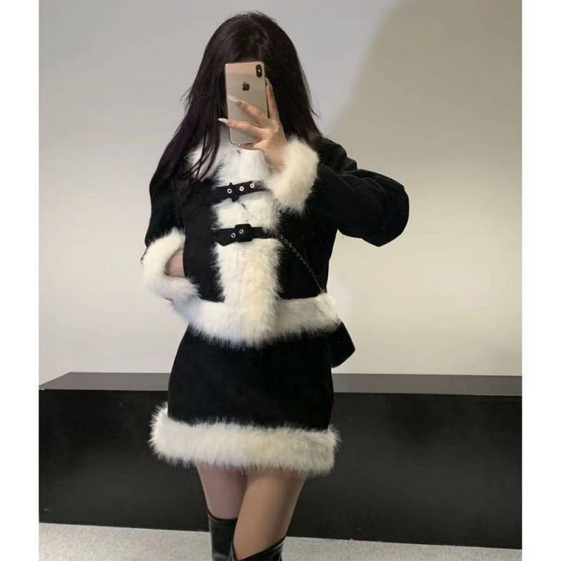 A coat half-length skirt set
