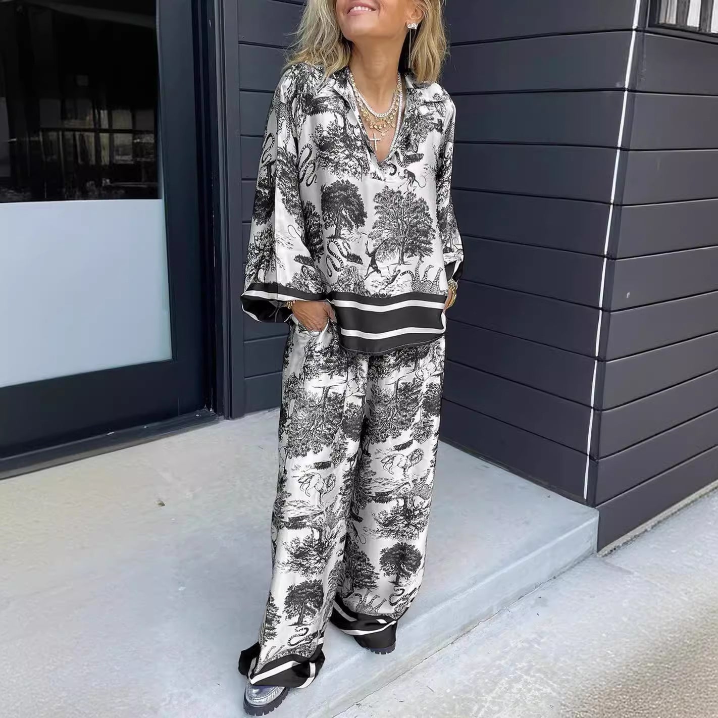 A Cross-border independent station fashionista V-neck printed long-sleeved pocket casual women's suit