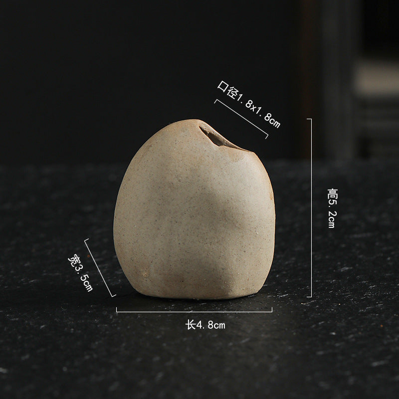 A mini vase simulation small stone ornament