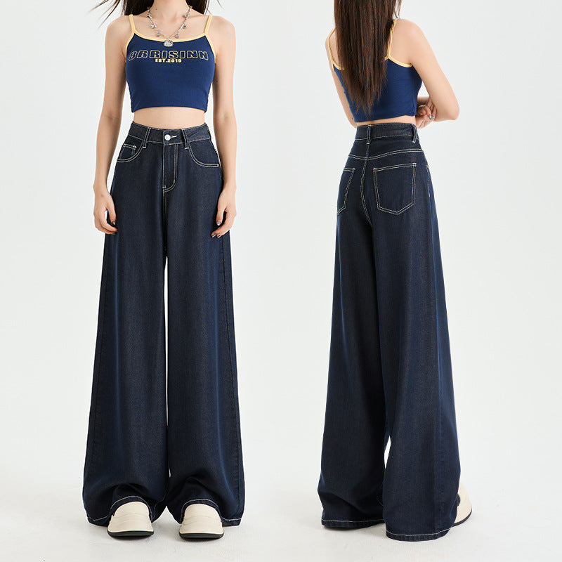 A baggy wide-leg pants jeans