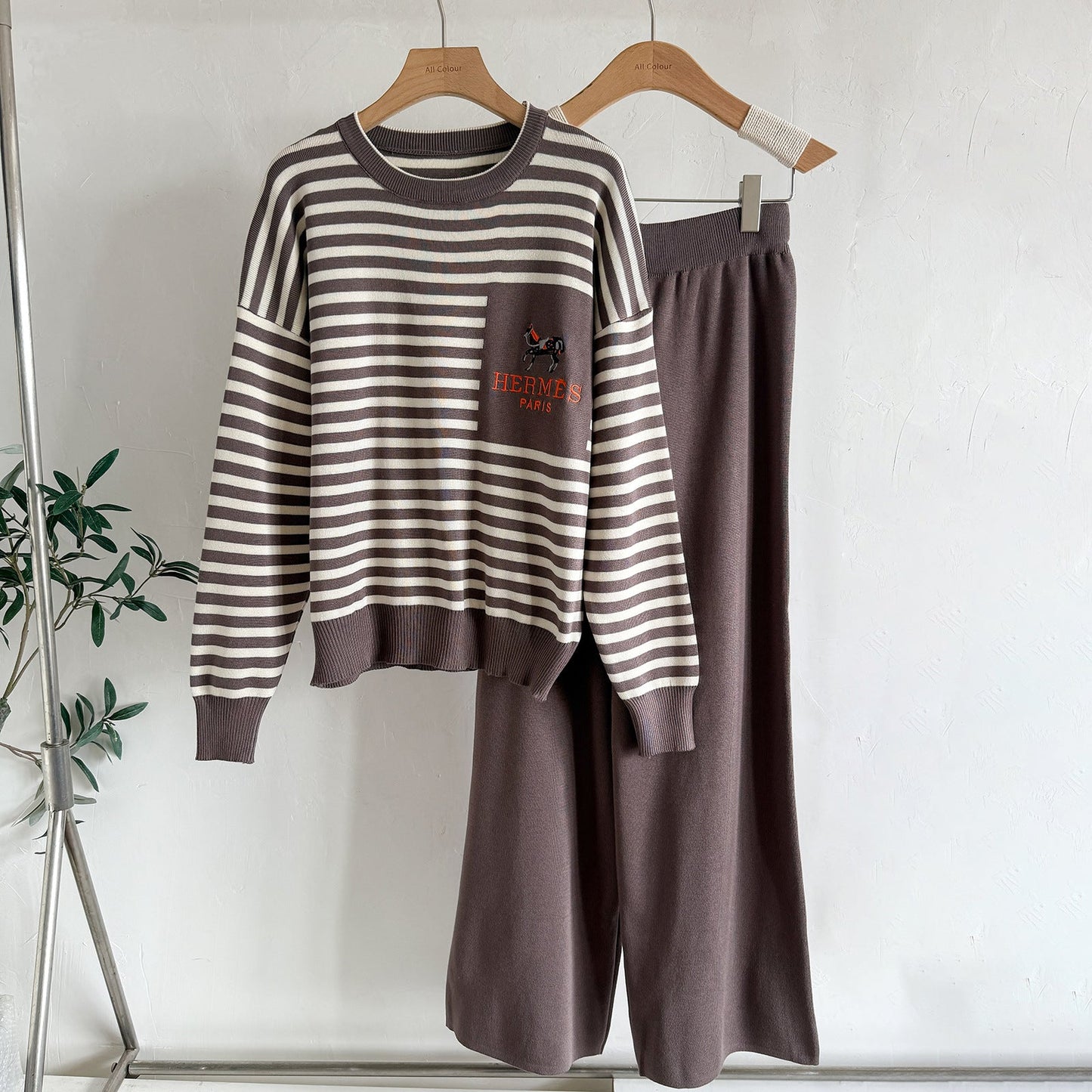 A crew neck knitted two-piece set