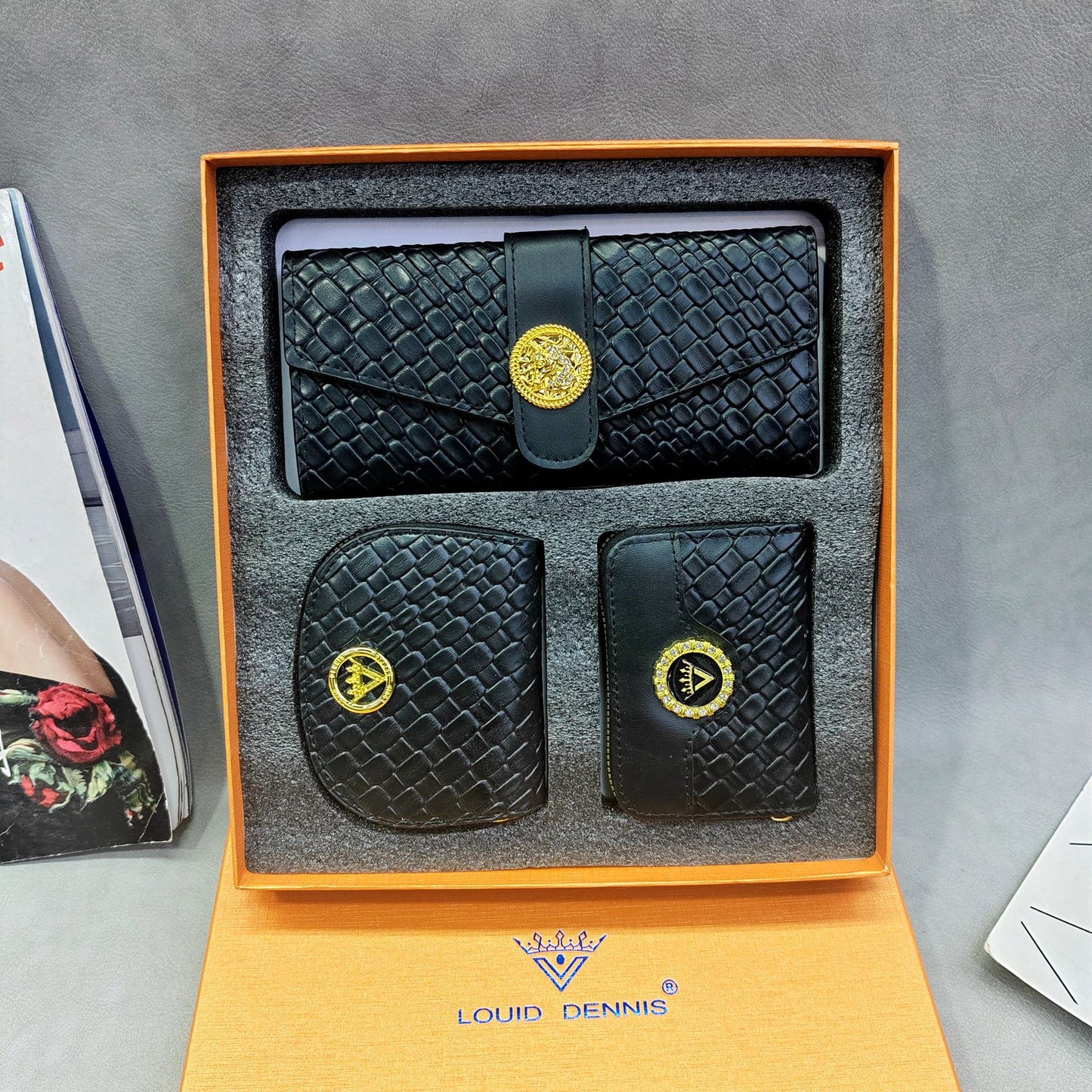 A new three-piece gift box with wallet card bag set.