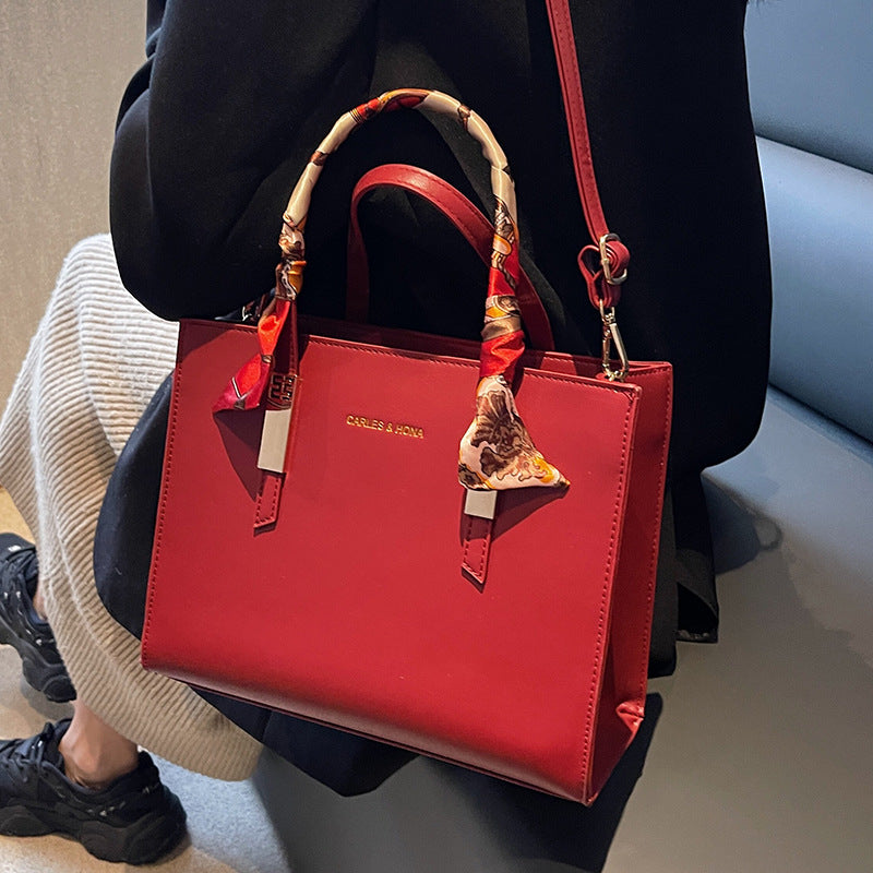 A handbag shoulder bag