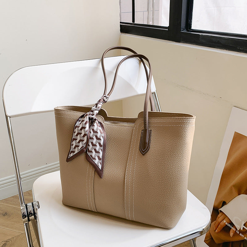 A shoulder bag handbag