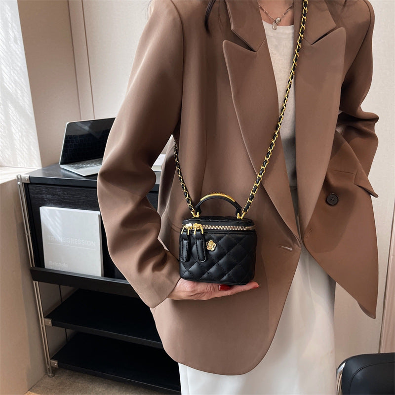 A handbag chain bag