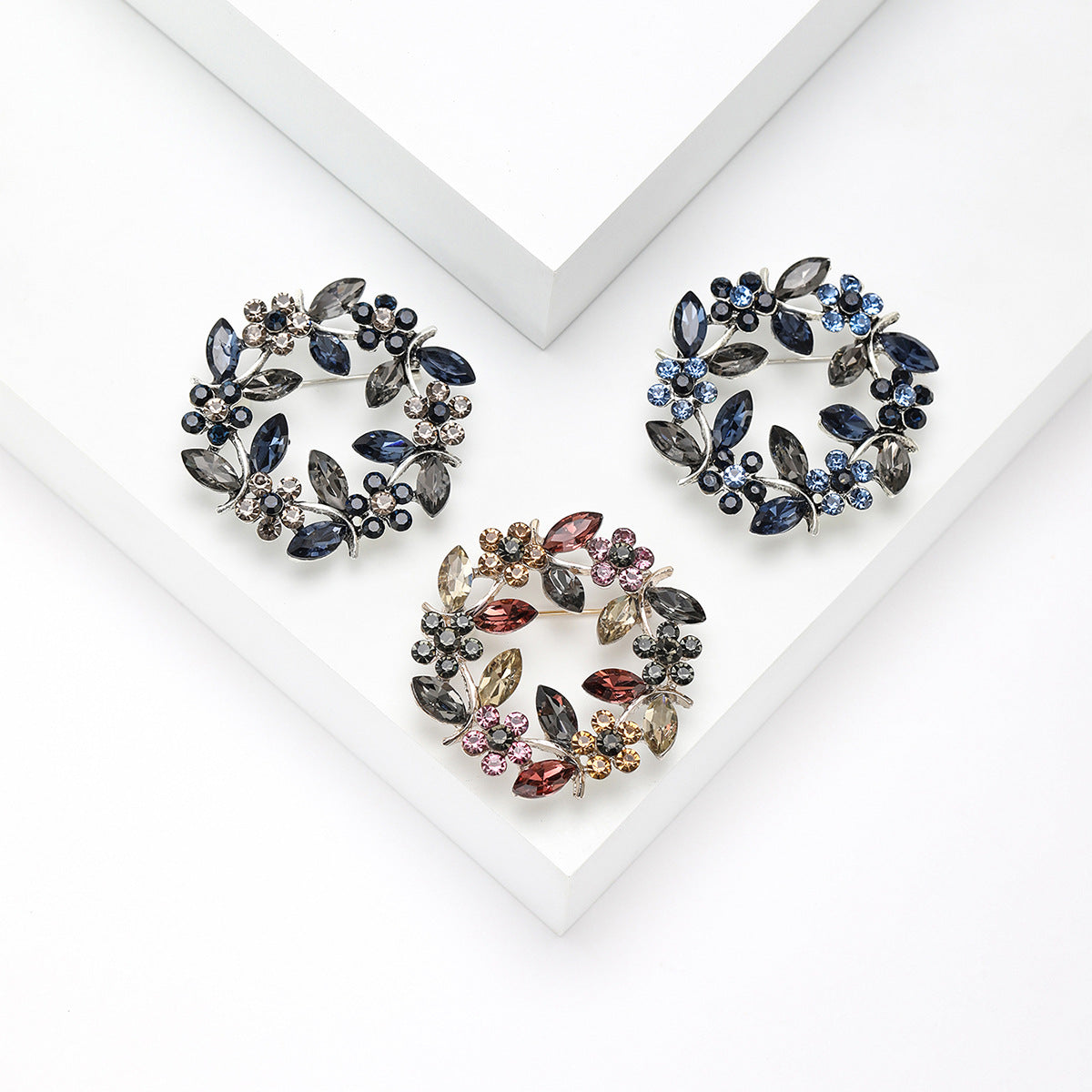 A Wreath Crystal Brooch European and Korean Edition Wholesale Crystal Diamond Olive Branch Breast Wreath Clothing Accessories Cross-border Special Supply - Mixbatch