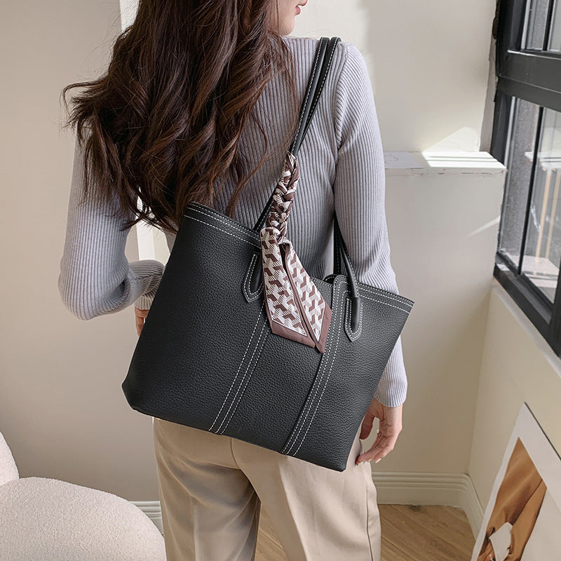 A shoulder bag handbag