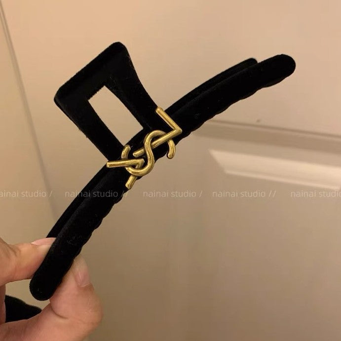 A old letter hairpin~ black velvet hair accessories retro French small fragrant wind grab clip shark clip bow headdress