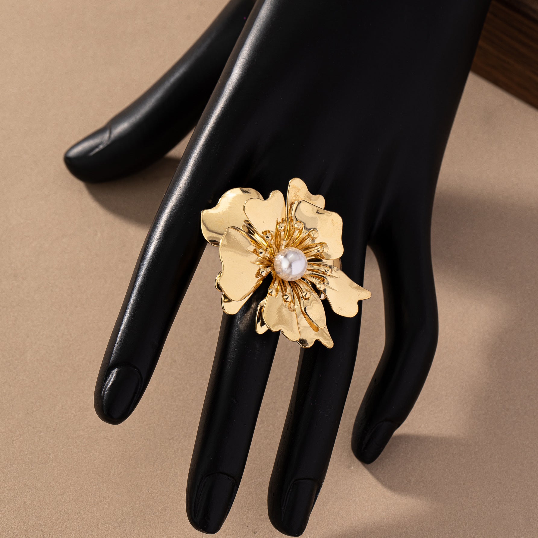 A European and American retro thickened exaggerated oversized flower pearl jewelry ring - Mixbatch