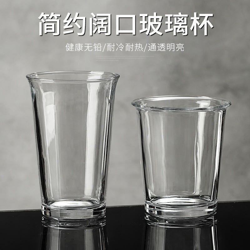 A transparent glass water cup