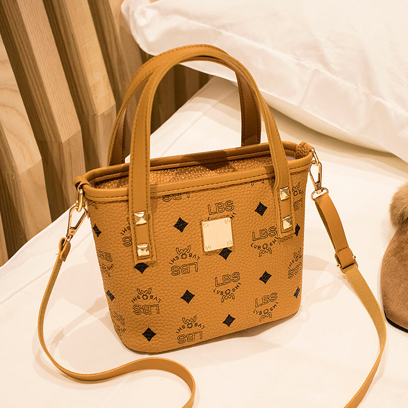 A retro European and American fashion shoulder crossbody portable bucket bag