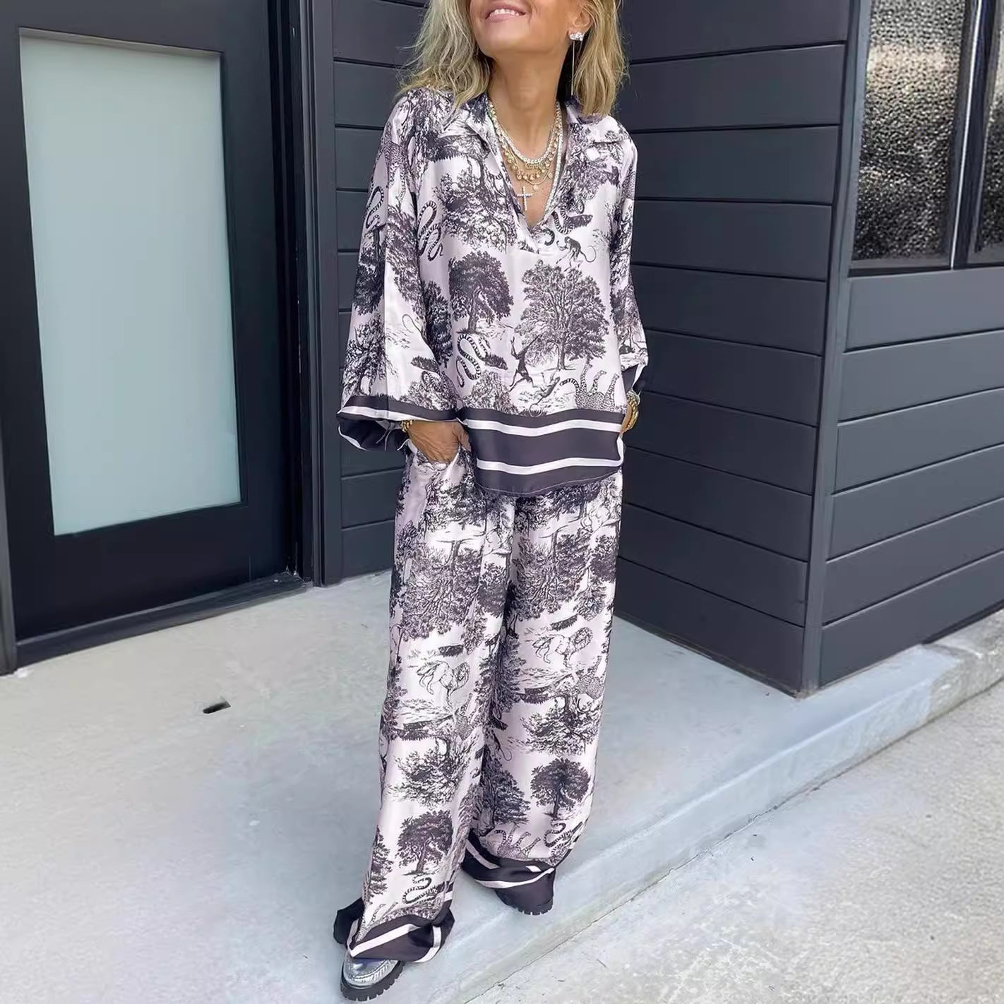 A Cross-border independent station fashionista V-neck printed long-sleeved pocket casual women's suit