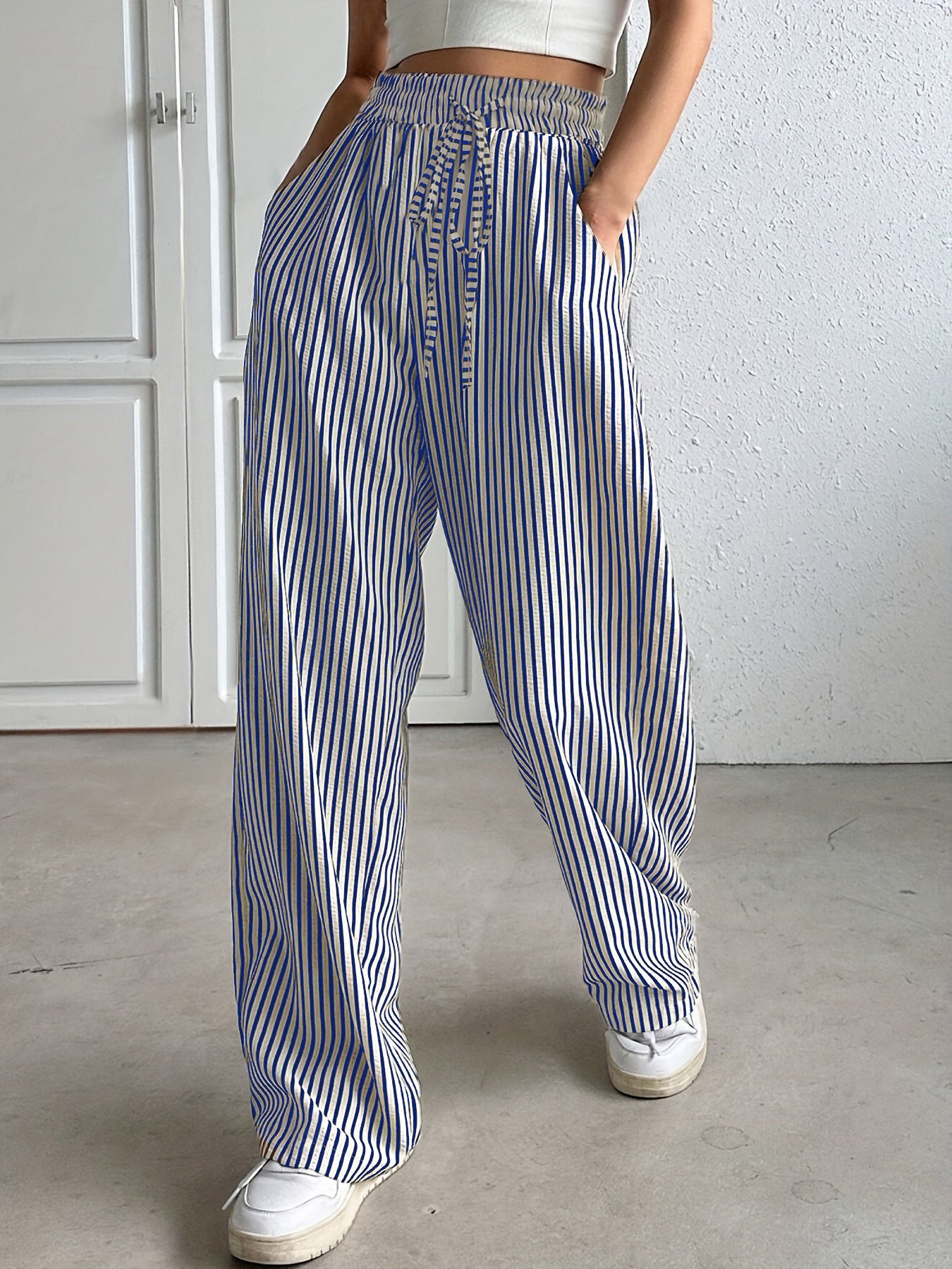 A striped casual trousers straight-leg trousers