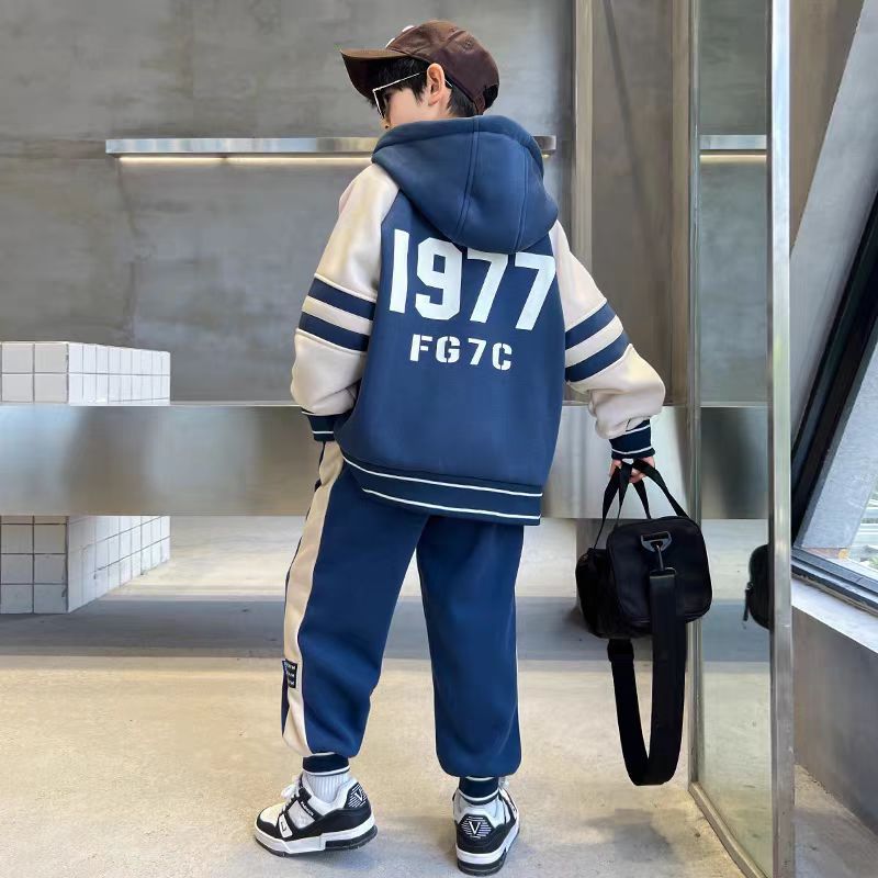 A boys' winter suit, new medium and large children's boys' winter velvet and thicker, cool and handsome autumn and winter sports trend