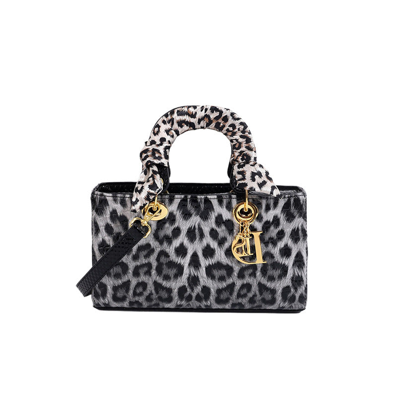 A retro stone pattern Princess Diana bag popular in Europe and America, leopard print handheld women's bag texture versatile single shoulder messenger bag foreign trade