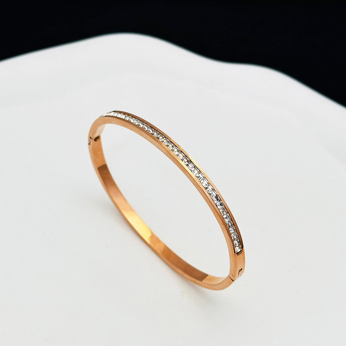 A Titanium steel bracelet, girls' advanced sense, niche gypsy stars do not fade, diamond-encrusted exquisite and generous ins wind full diamond bracelet