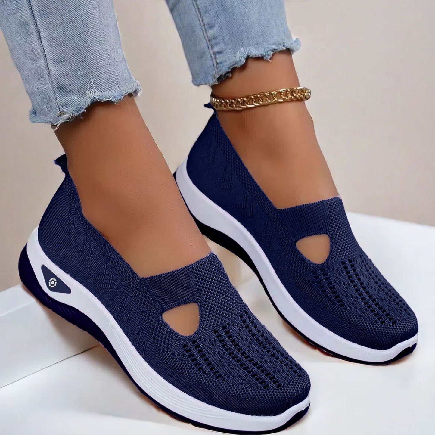 A Breathable shoes for summer