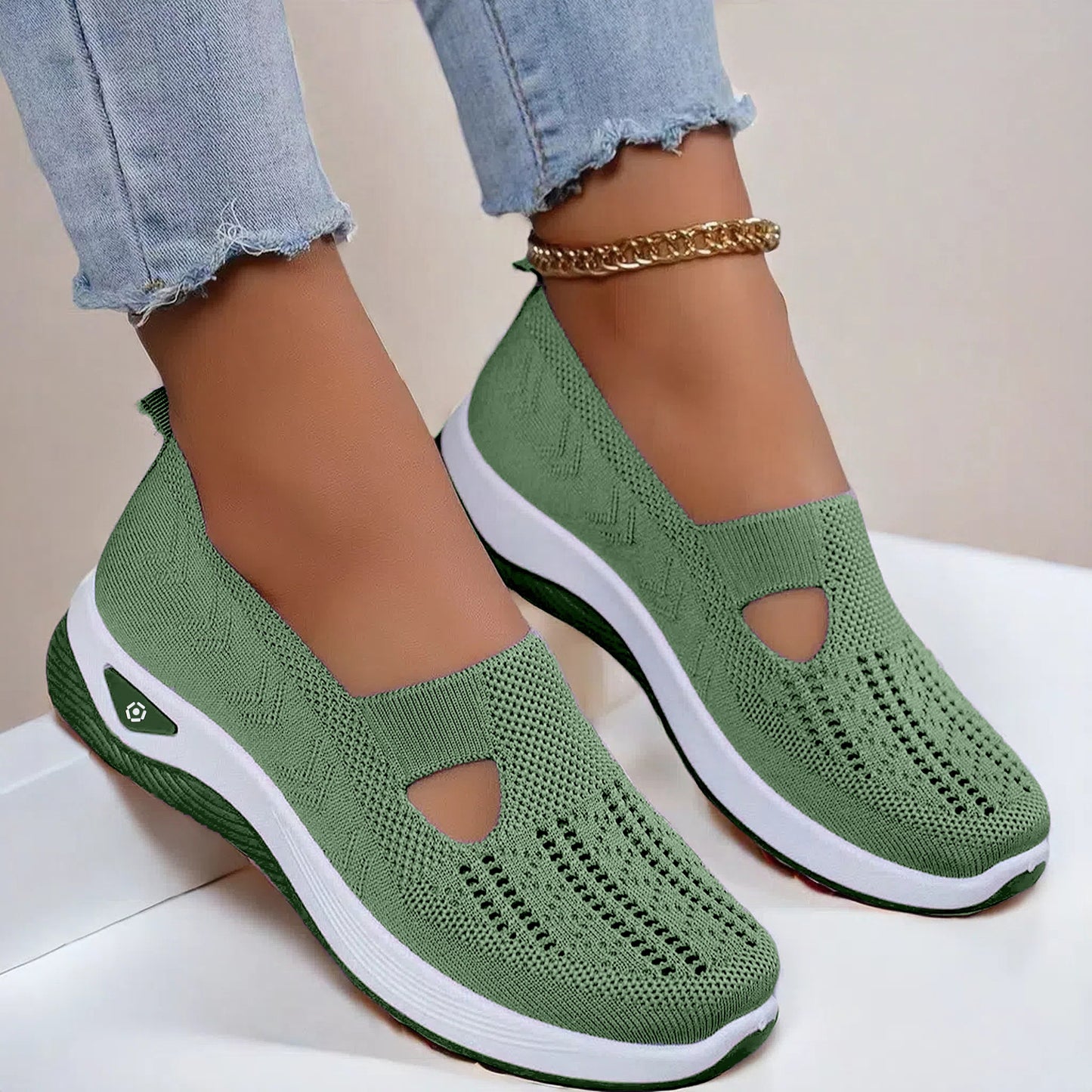 A Breathable shoes for summer