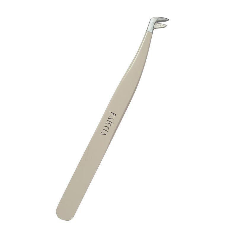 A Beauty Tweezers Tool