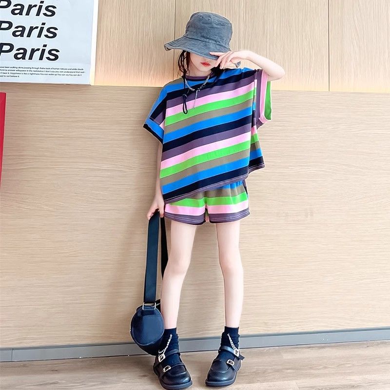 A girls' suit summer new middle-aged and older children's rainbow stripes loose short-sleeved top sports shorts suit trendy