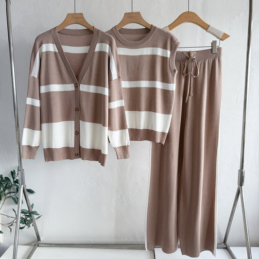A knitted long-sleeved three-piece set