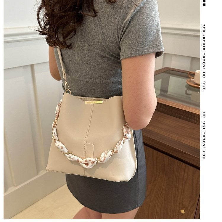 A PU shoulder bag cross-border women's bag new fashion messenger bag texture PU bucket bag versatile chain messenger bag