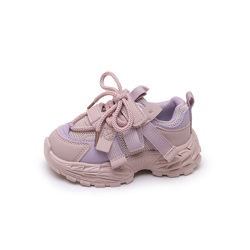 A children's sports shoes