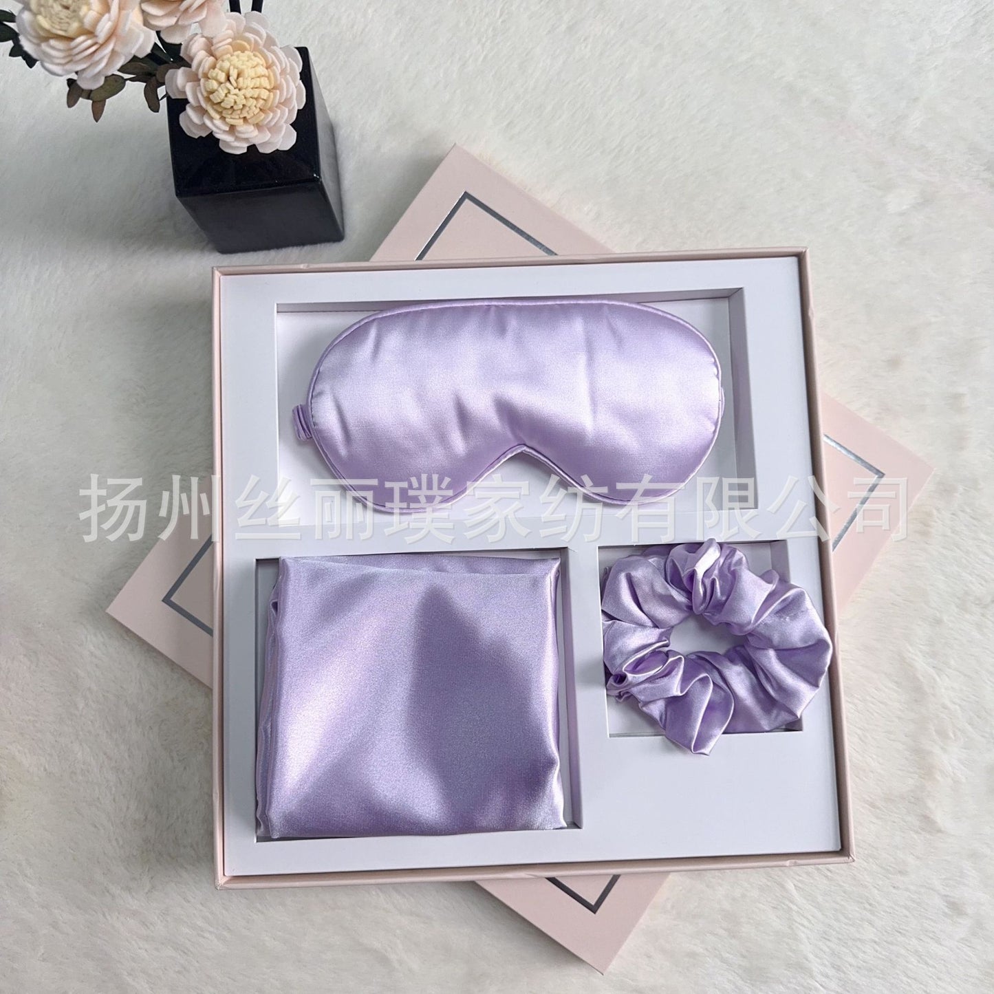 A blindfold hair band pillowcase three-piece gift box