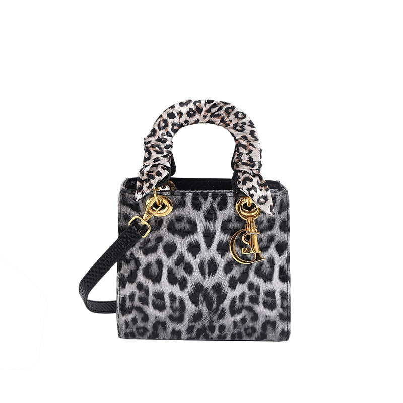 A retro stone pattern Princess Diana bag popular in Europe and America, leopard print handheld women's bag texture versatile single shoulder messenger bag foreign trade