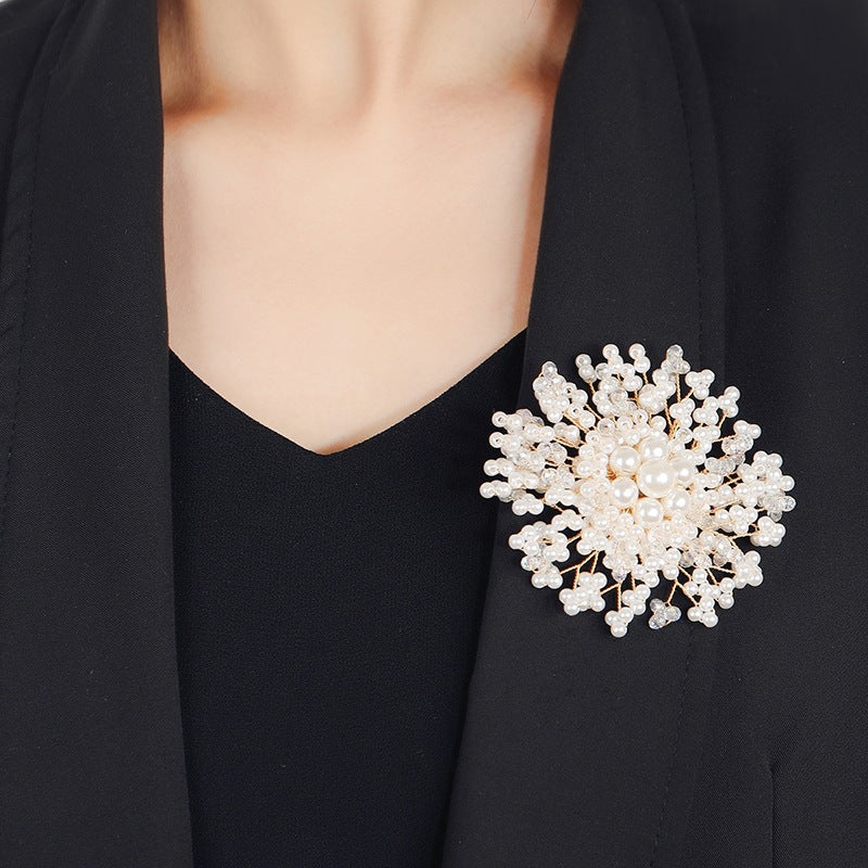 A elegant temperament luxury imitation pearl brooch women's fashion versatile snowflake pin high-end atmospheric corsage coat accessories - Mixbatch