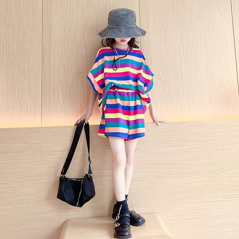 A girls' suit summer new middle-aged and older children's rainbow stripes loose short-sleeved top sports shorts suit trendy
