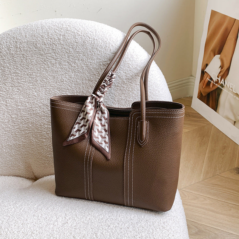 A shoulder bag handbag