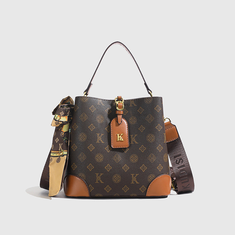 A new printed shoulder oblique span bag trendy fashion versatile handbag bag