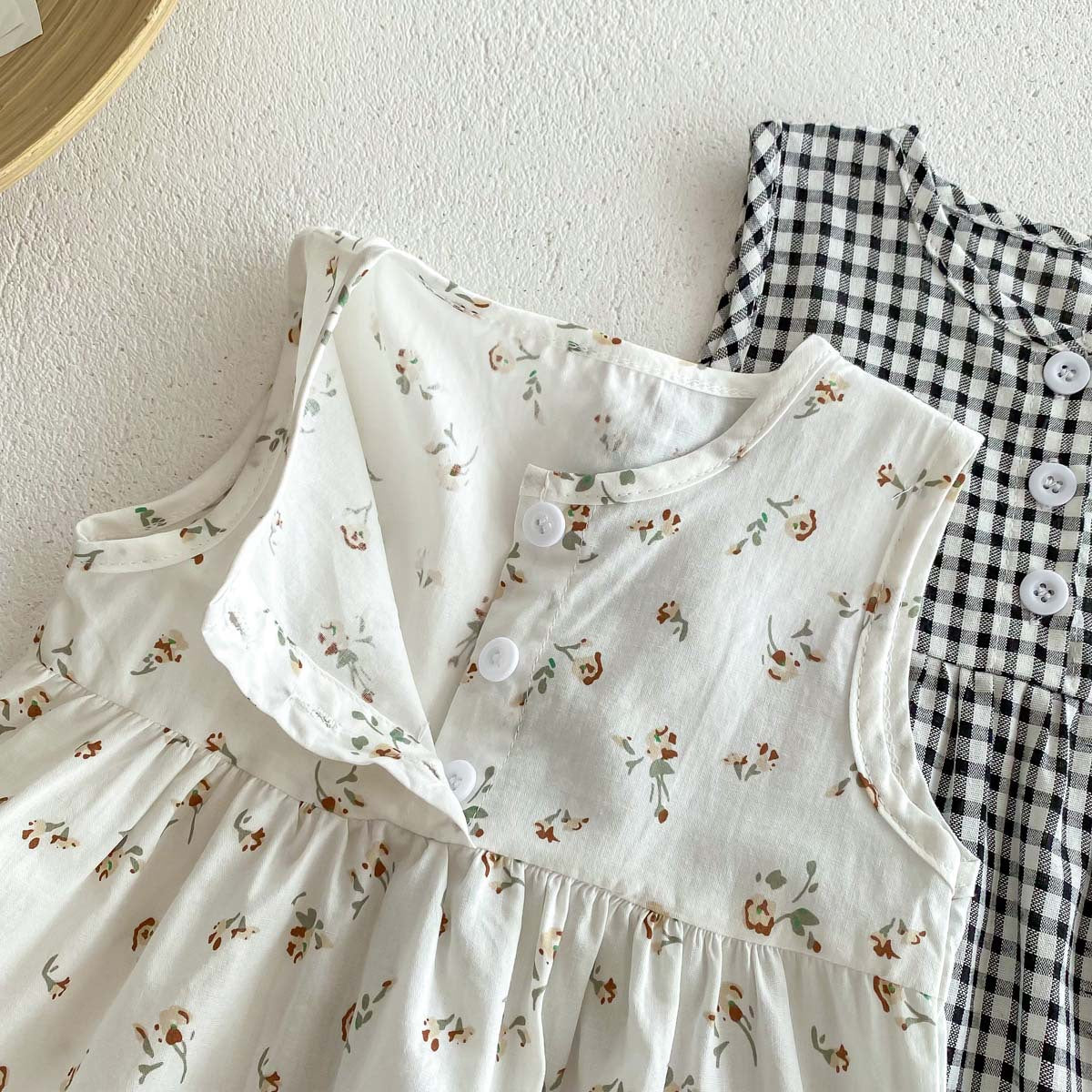 A girl baby summer thin floral bag fart clothes crawling baby western style plaid sleeveless vest jumpsuit to send a hat. - Mixbatch
