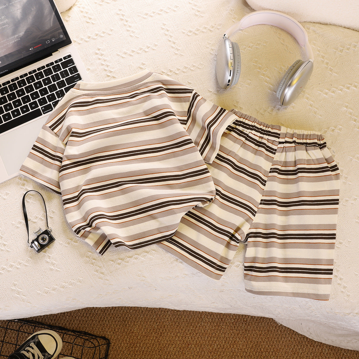 A Children's clothing summer new 0-5 year old children's boys and girls striped letter short-sleeved shorts 2-piece set
