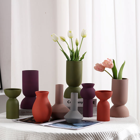 A ceramic vase decorative ornament