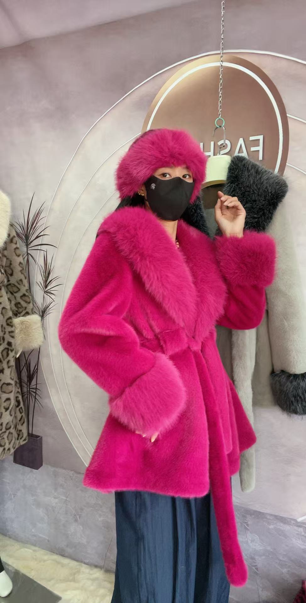 A imitation fox fur plush coat high fashion version