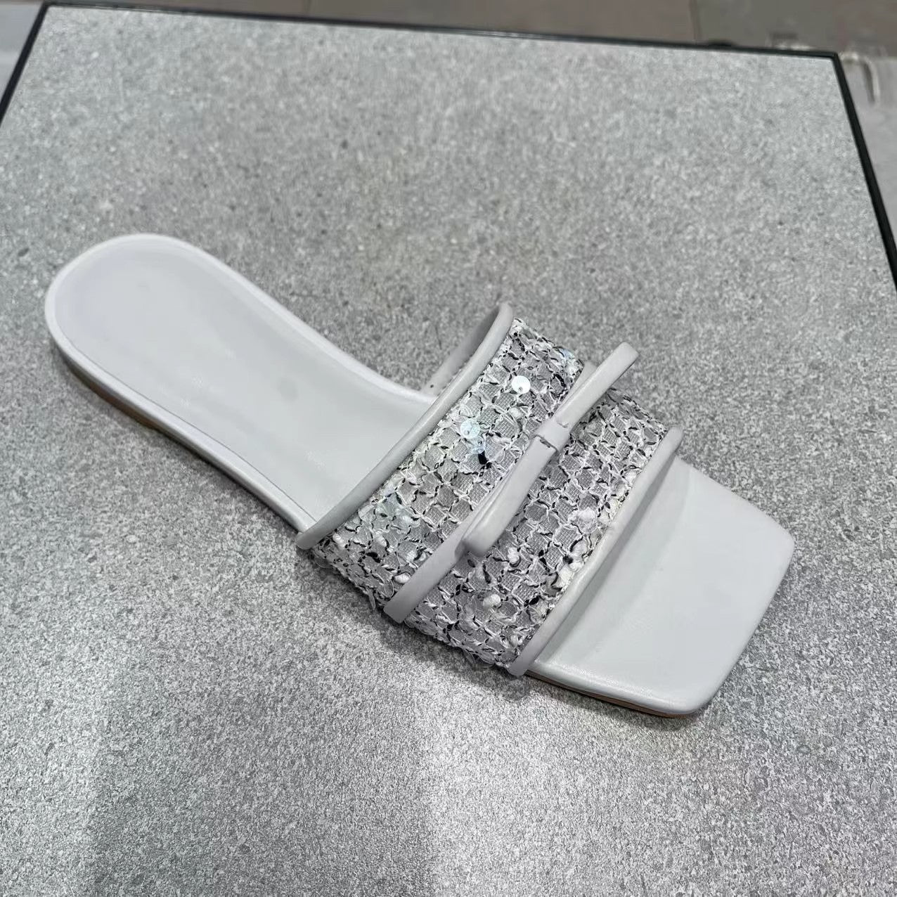 A Rhinestone Flip Flat Bottom Summer Slippers Ladies