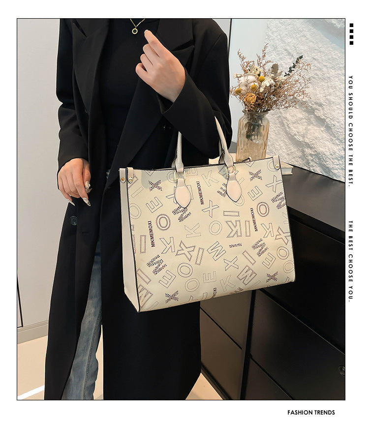 A new model, new style, simple and large-capacity letter presbyopia tote bag, portable commuter women's bag