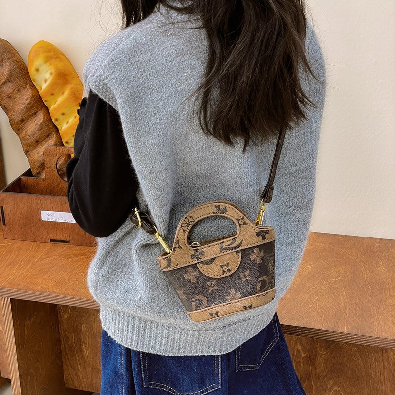 A little girl change handbag