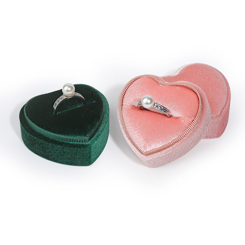 A heart velvet ring box