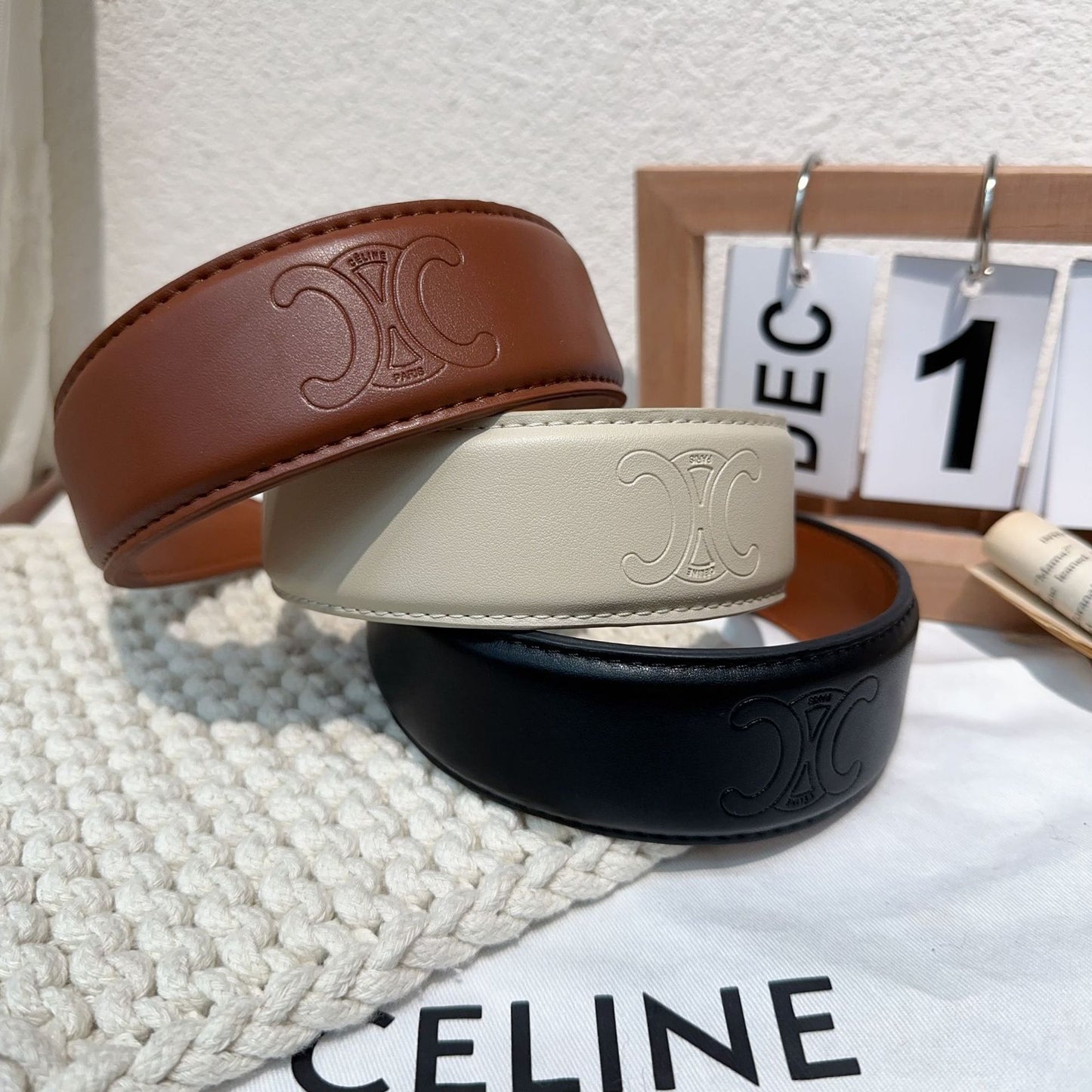 A French high-end sense retro leather letter headband stepping on the line pressing the edge wide edge going out headband heavy industry light luxury hair accessories women