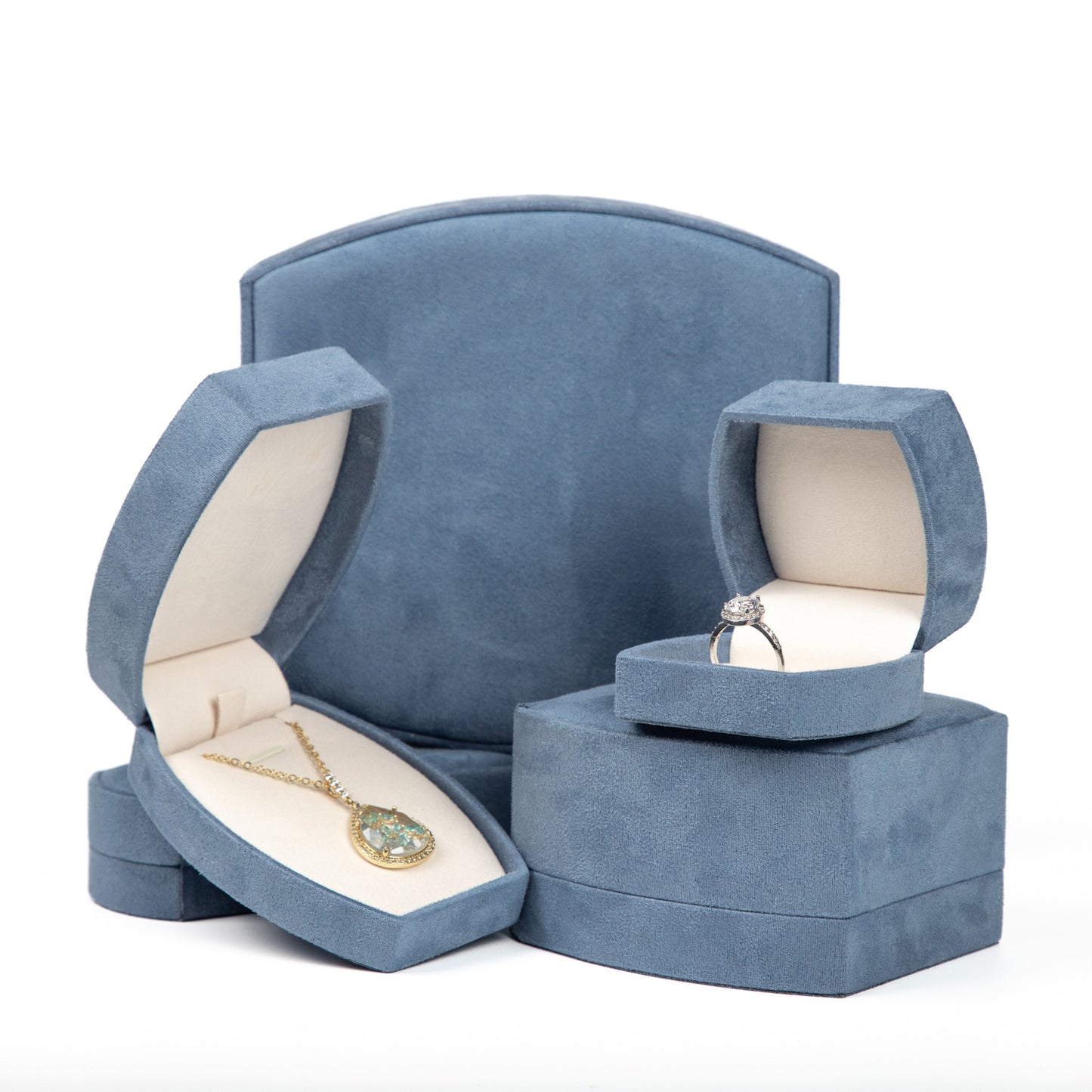 A fine jewelry suede box