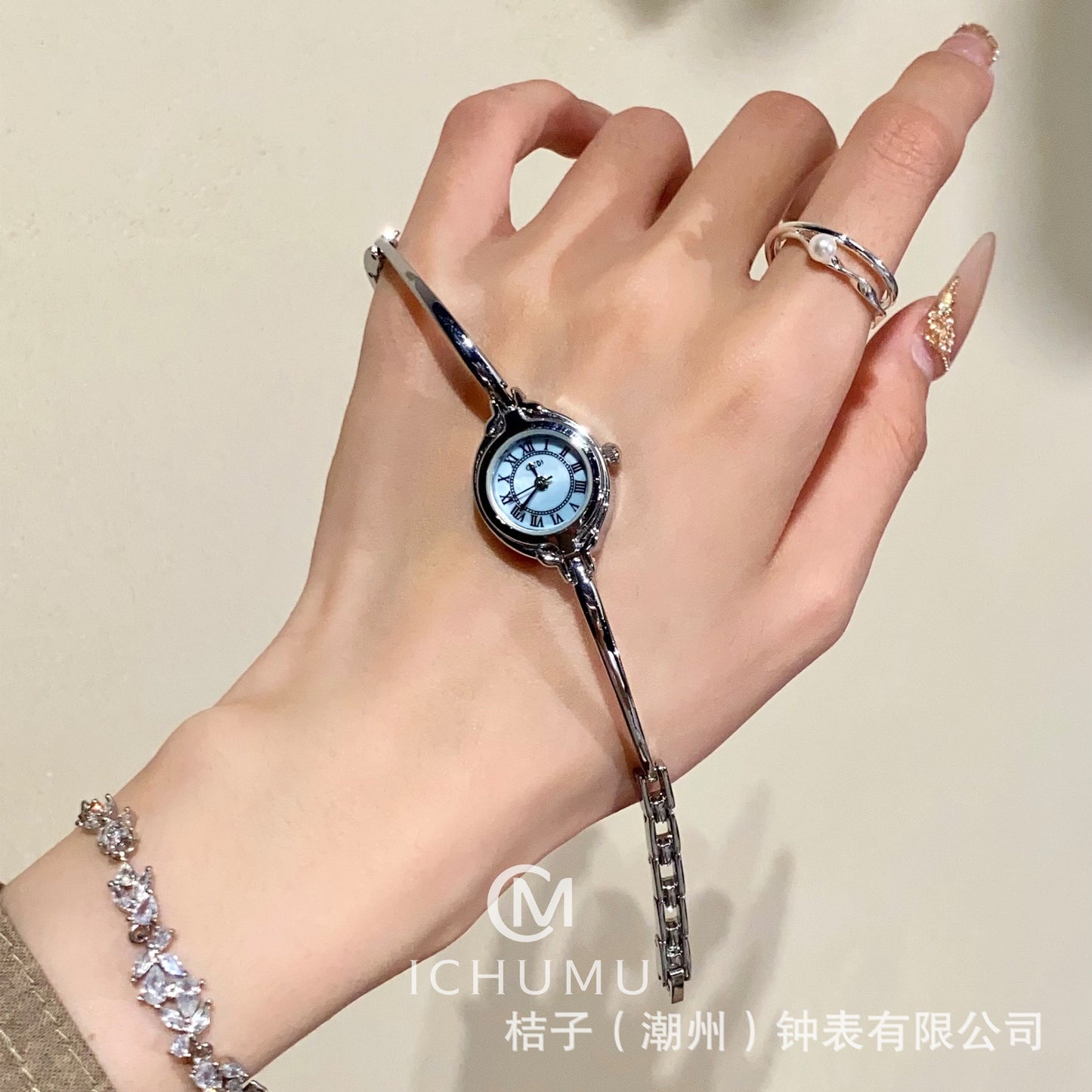 A Goldie watch women's light luxury niche women's small bracelet student small dial literature and art