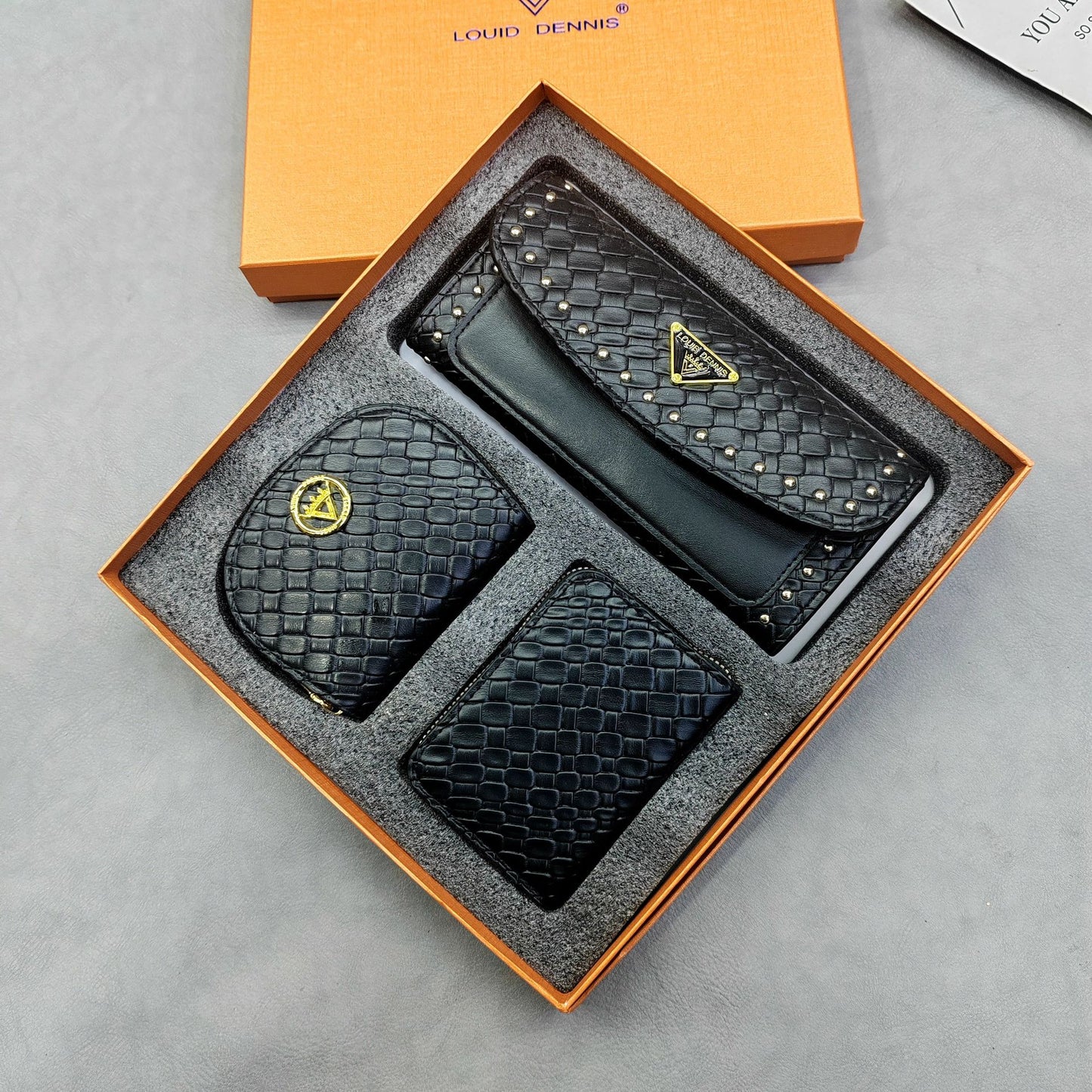 A new three-piece gift box with wallet card bag set.