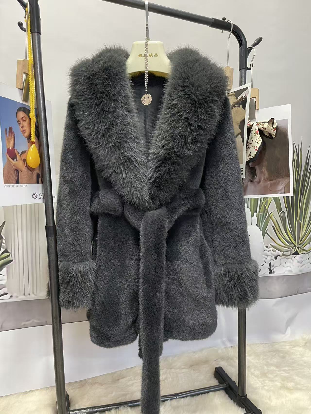 A imitation fox fur plush coat high fashion version